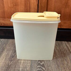 Tupperware Cereal Keeper